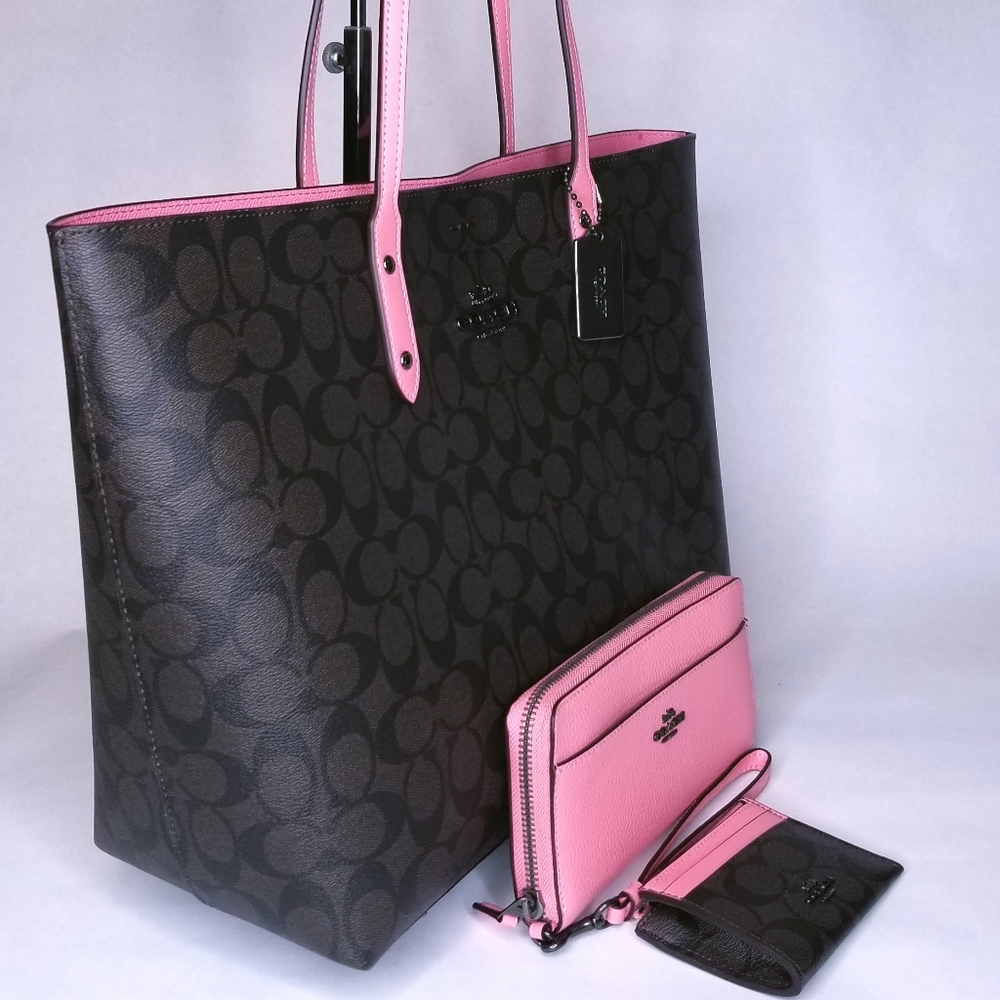 COACH SIGNATURE SET 3P BAG WRISTLET CARD KEYCHAIN - Picture 3 of 13